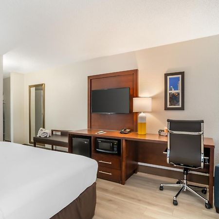 Comfort Inn Charlotte Airport Uptown Exterior photo