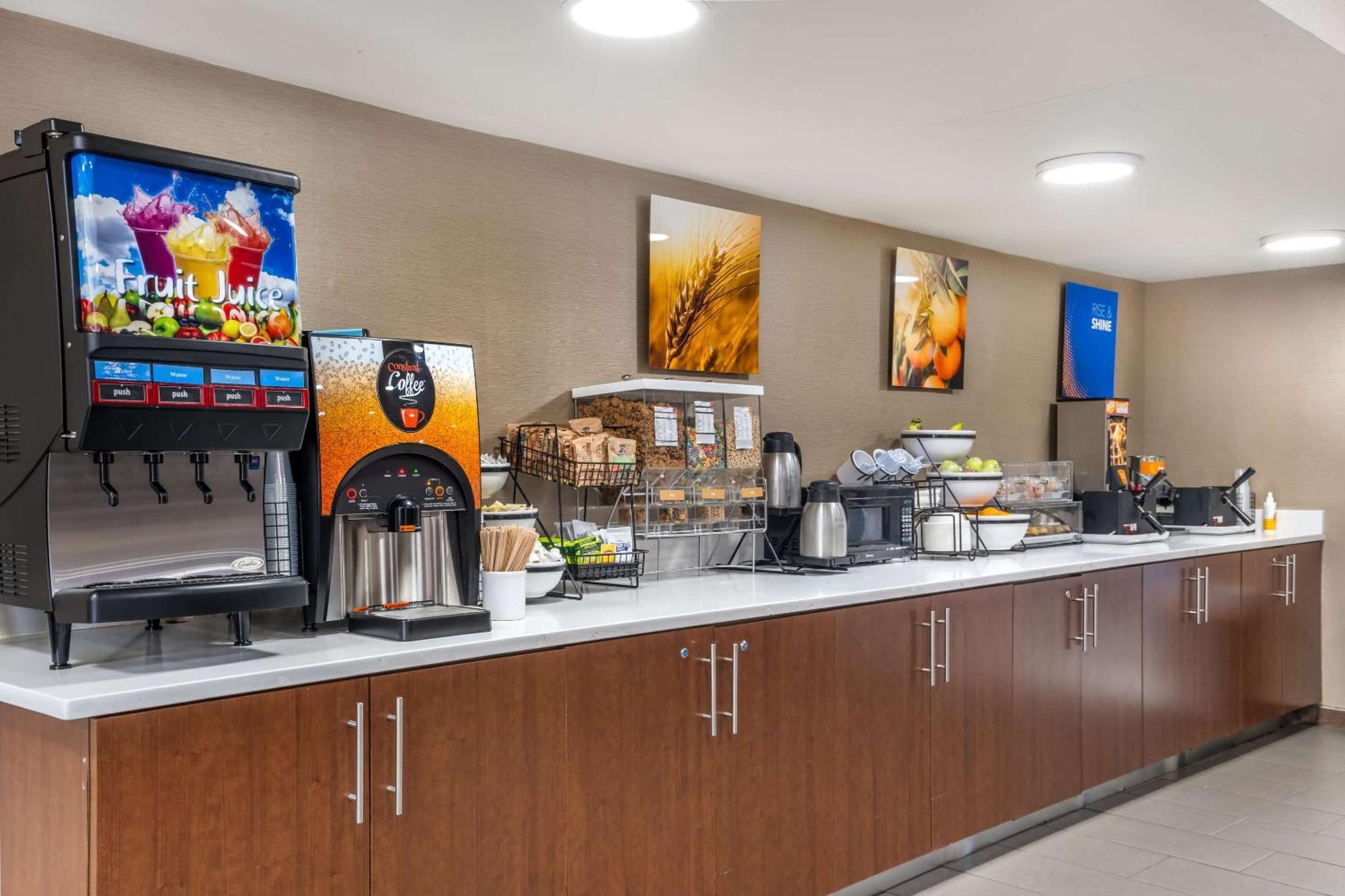 Comfort Inn Charlotte Airport Uptown Exterior photo