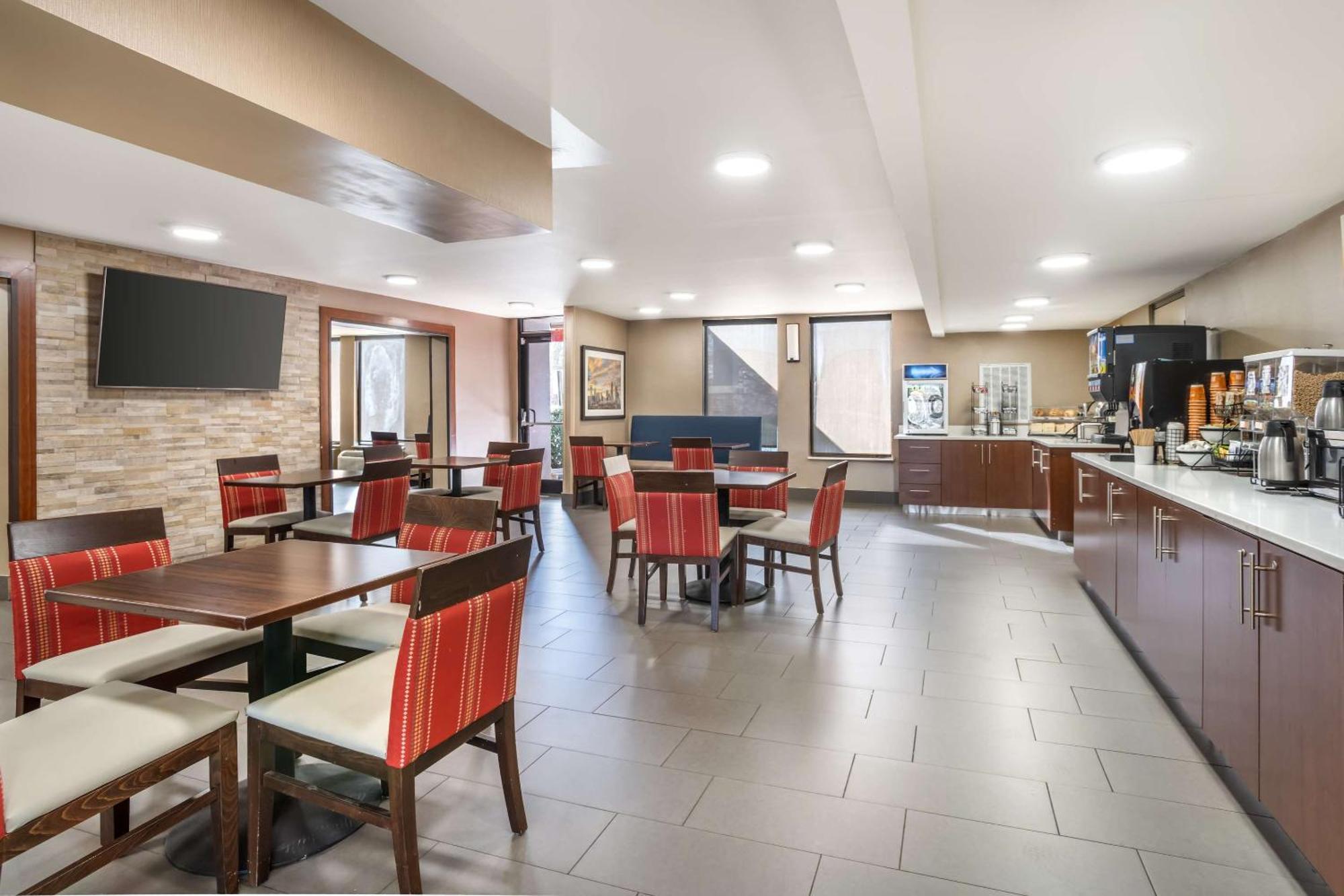 Comfort Inn Charlotte Airport Uptown Exterior photo