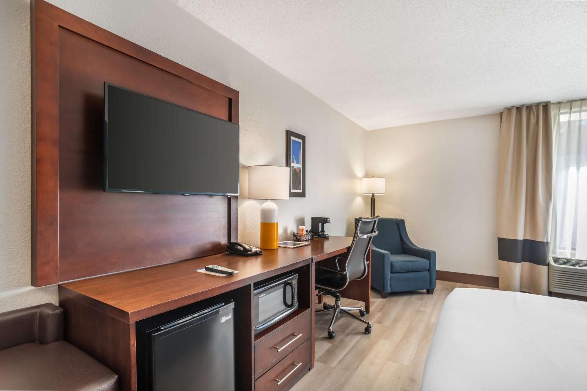 Comfort Inn Charlotte Airport Uptown Exterior photo