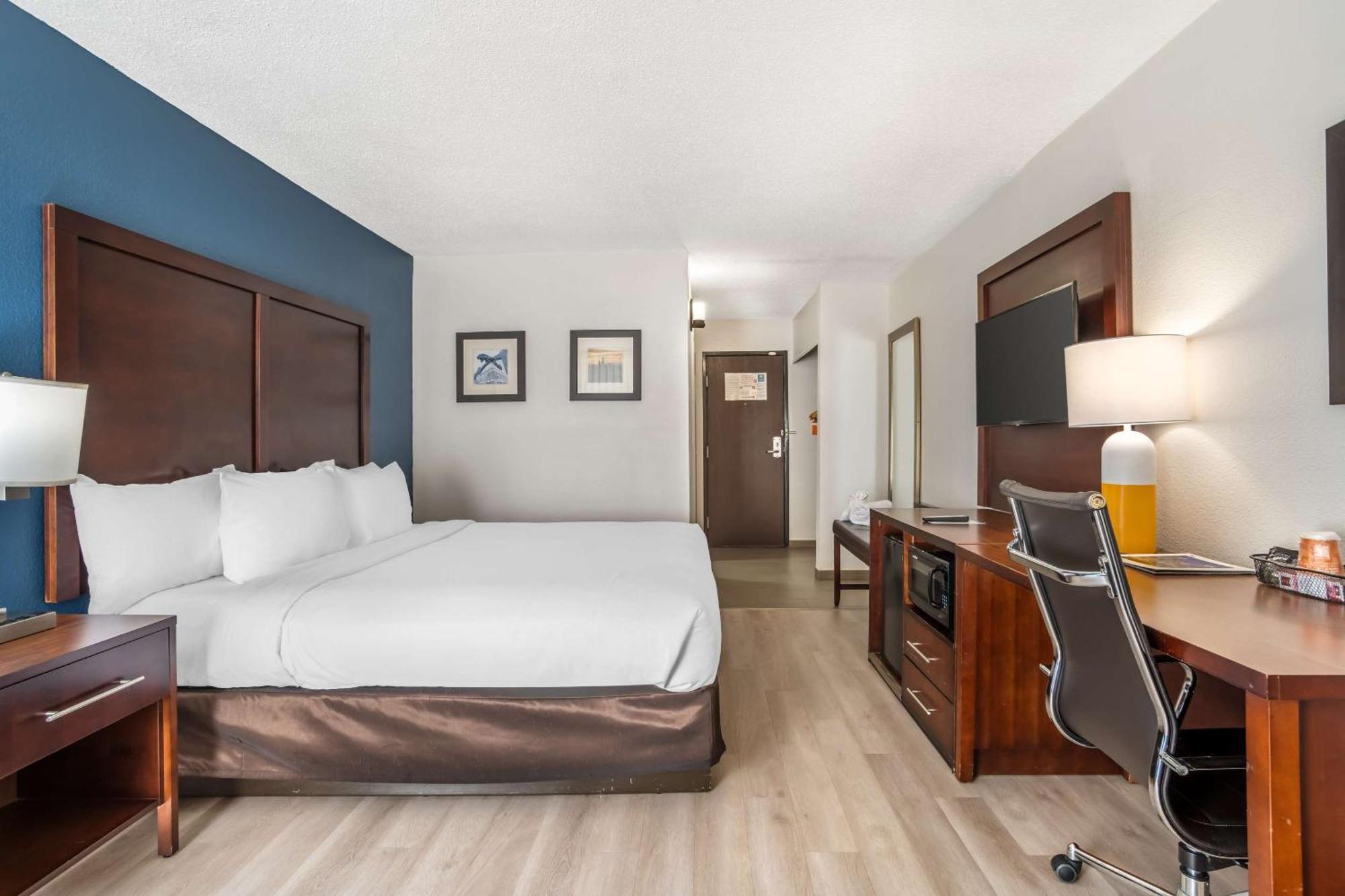 Comfort Inn Charlotte Airport Uptown Exterior photo