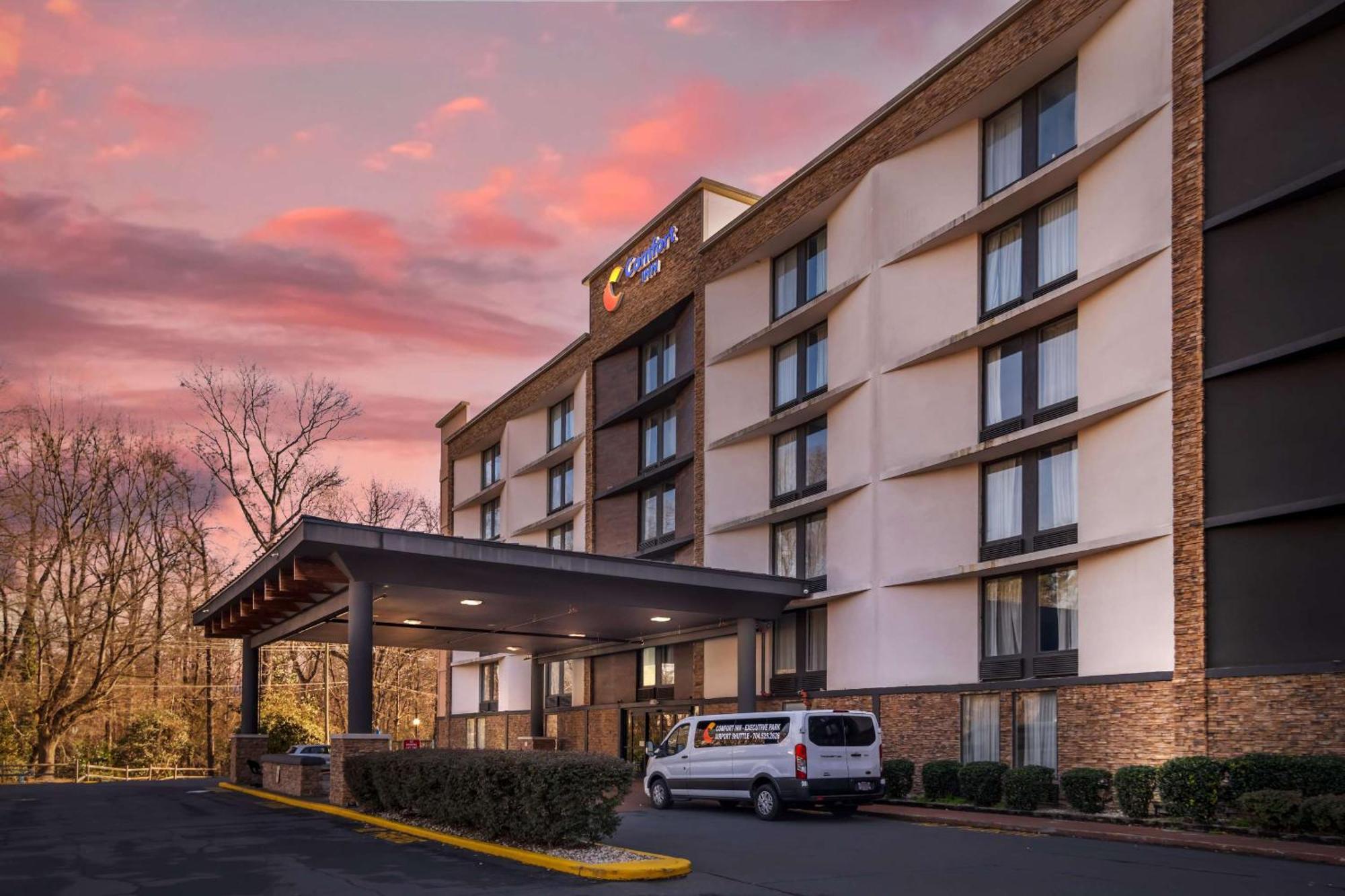 Comfort Inn Charlotte Airport Uptown Exterior photo