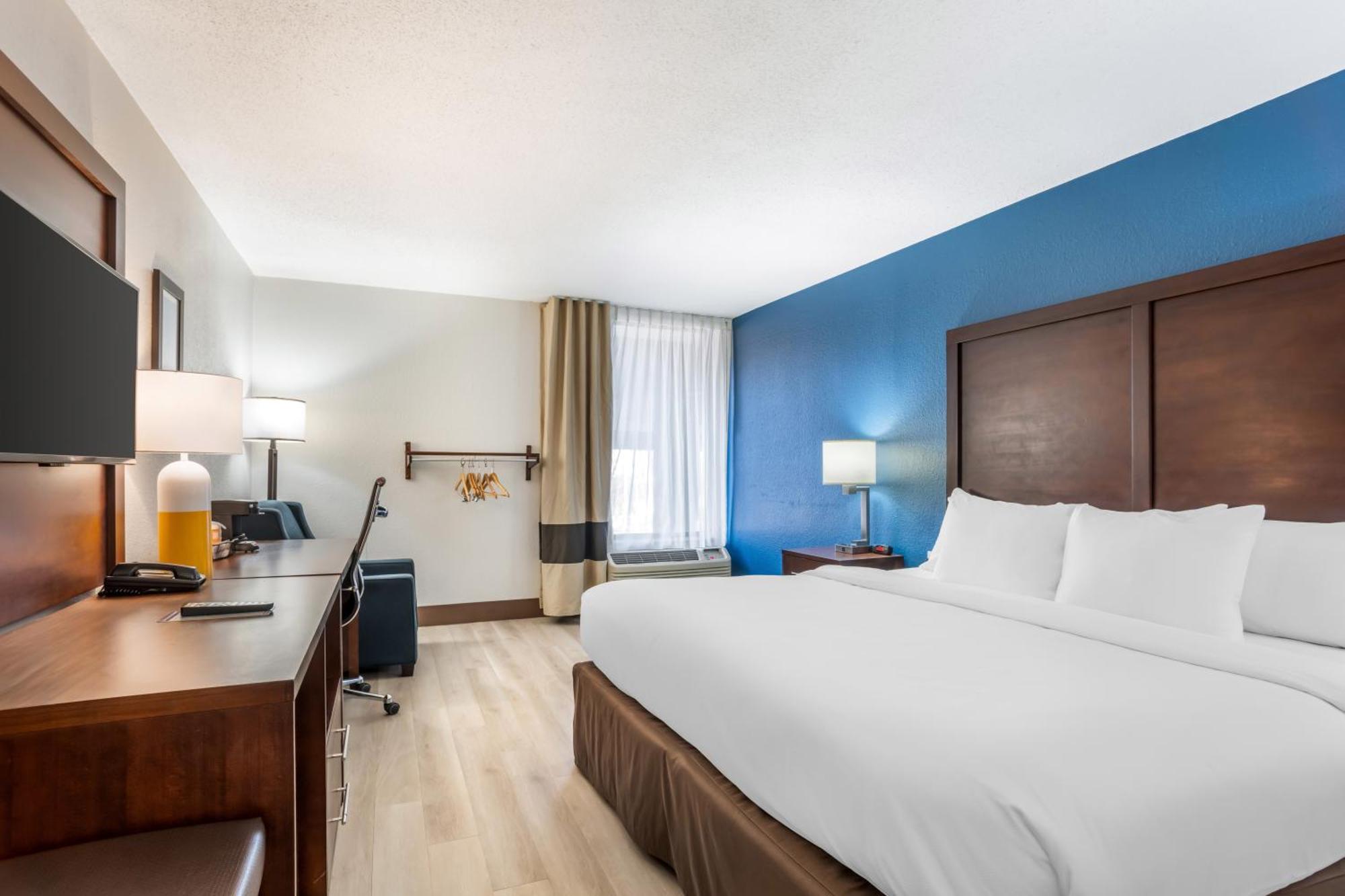 Comfort Inn Charlotte Airport Uptown Exterior photo